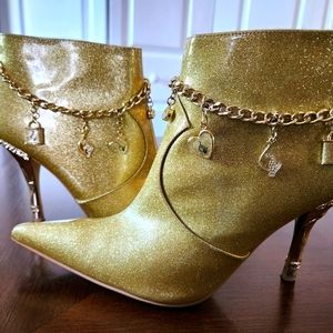 Women's Baby Phat Gold Glitter Chain & Charms Short Pointed Boots narrow SIZE 9